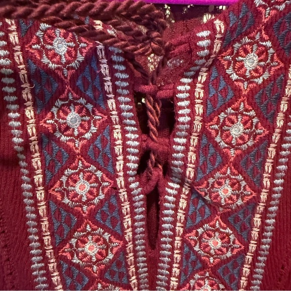 Embroidered and Lace Blouse with Tassels - Picture 4 of 9